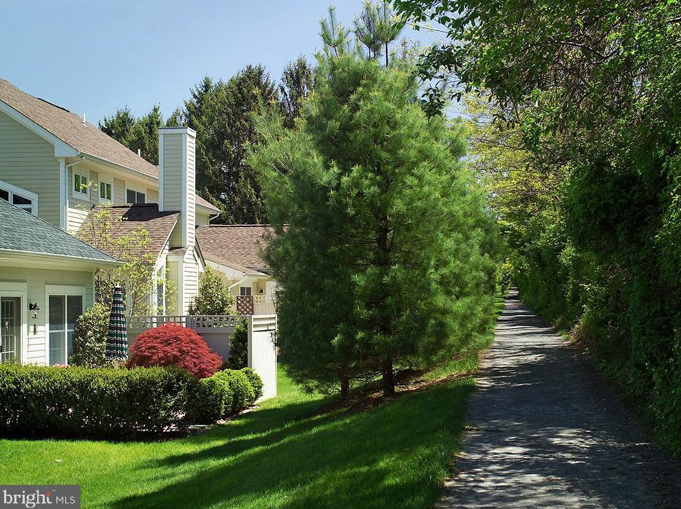 2304 Windrow Dr, Princeton NJ 08540-5020 exterior