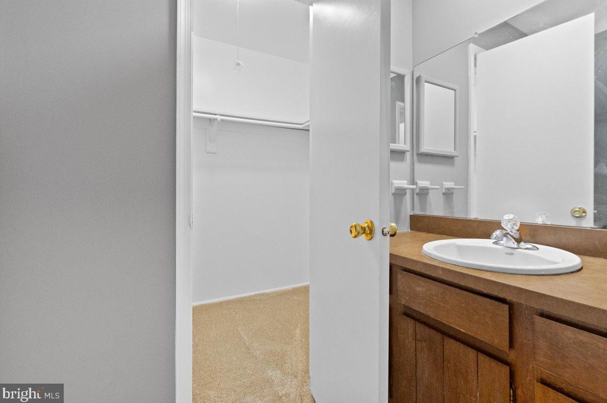 12 Miriam Ct, South Brunswick NJ 08810-1328 exterior