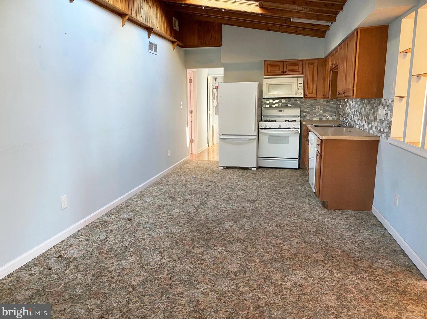 1064 Radio Rd, Tuckerton NJ  08087-1517 exterior