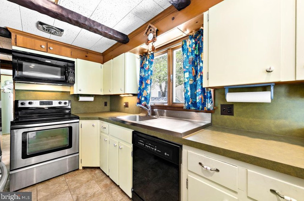 2214 Beach Ave, Long Beach Township NJ  08008-2450 exterior