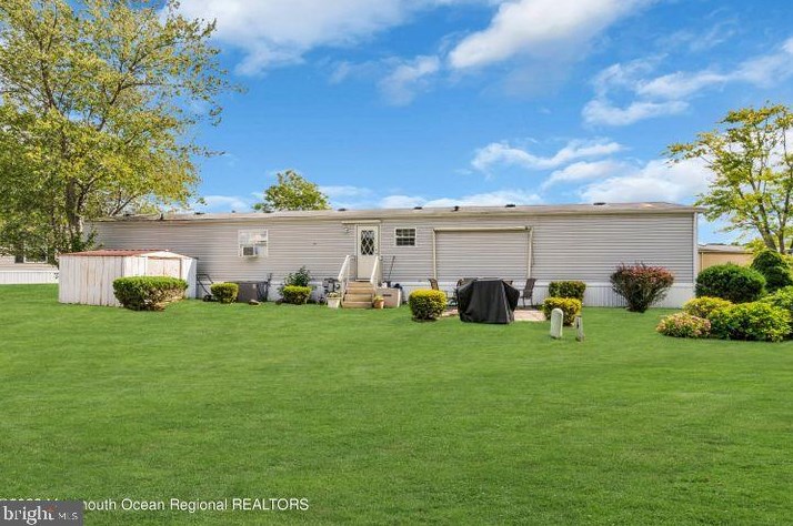 916 Peaceful Way, Toms River NJ  08755-1194 exterior