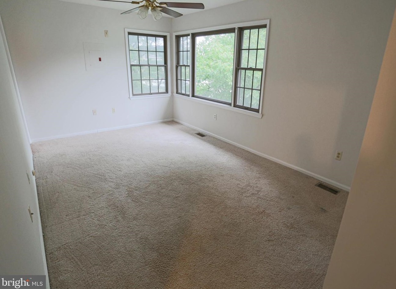 15 Cohanzick Ct, Tuckerton NJ  08087-3019 exterior