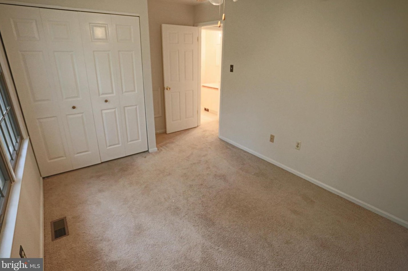 15 Cohanzick Ct, Tuckerton NJ  08087-3019 exterior