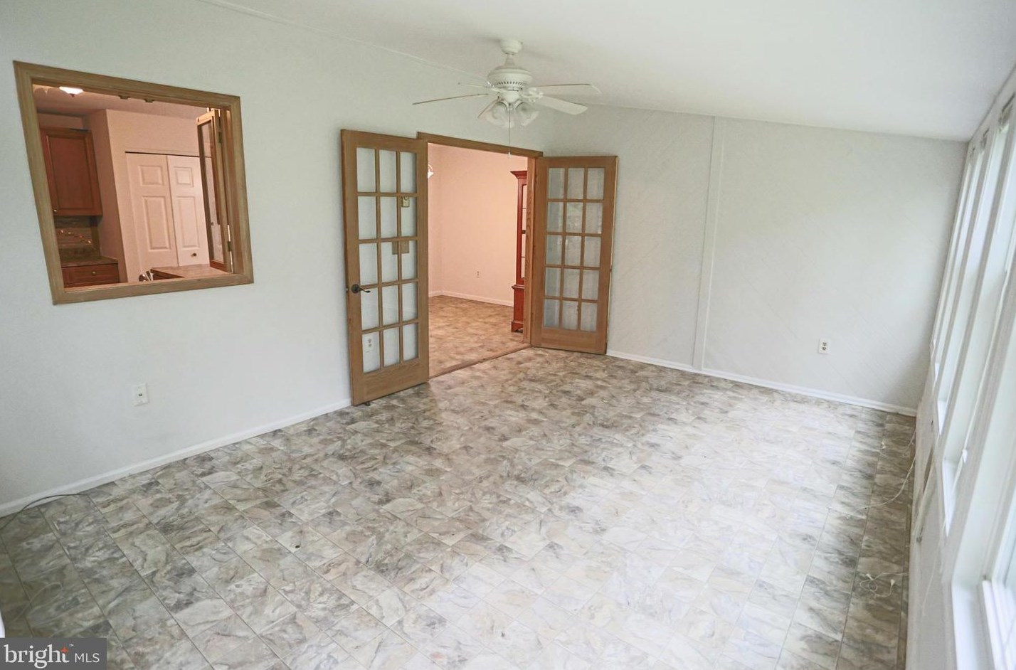 15 Cohanzick Ct, Tuckerton NJ  08087-3019 exterior