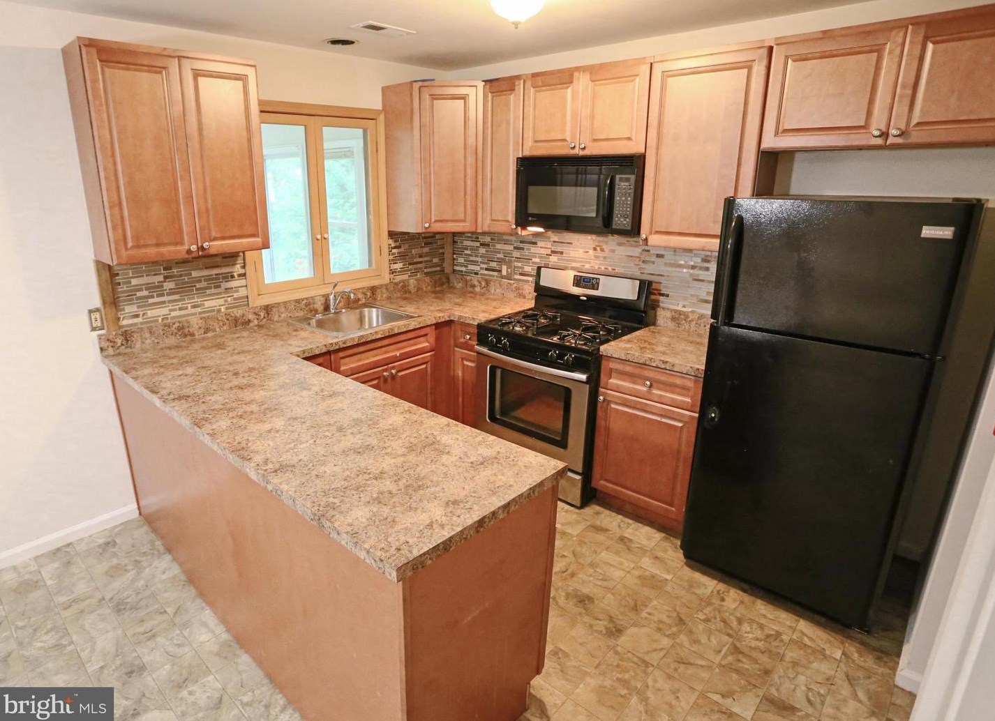 15 Cohanzick Ct, Tuckerton NJ  08087-3019 exterior