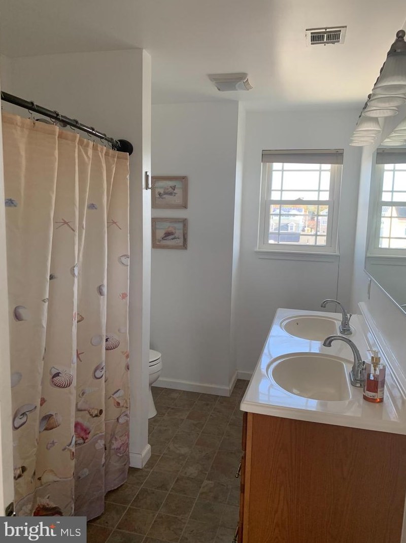 15 Louisiana Dr, Tuckerton NJ  08087-1021 exterior