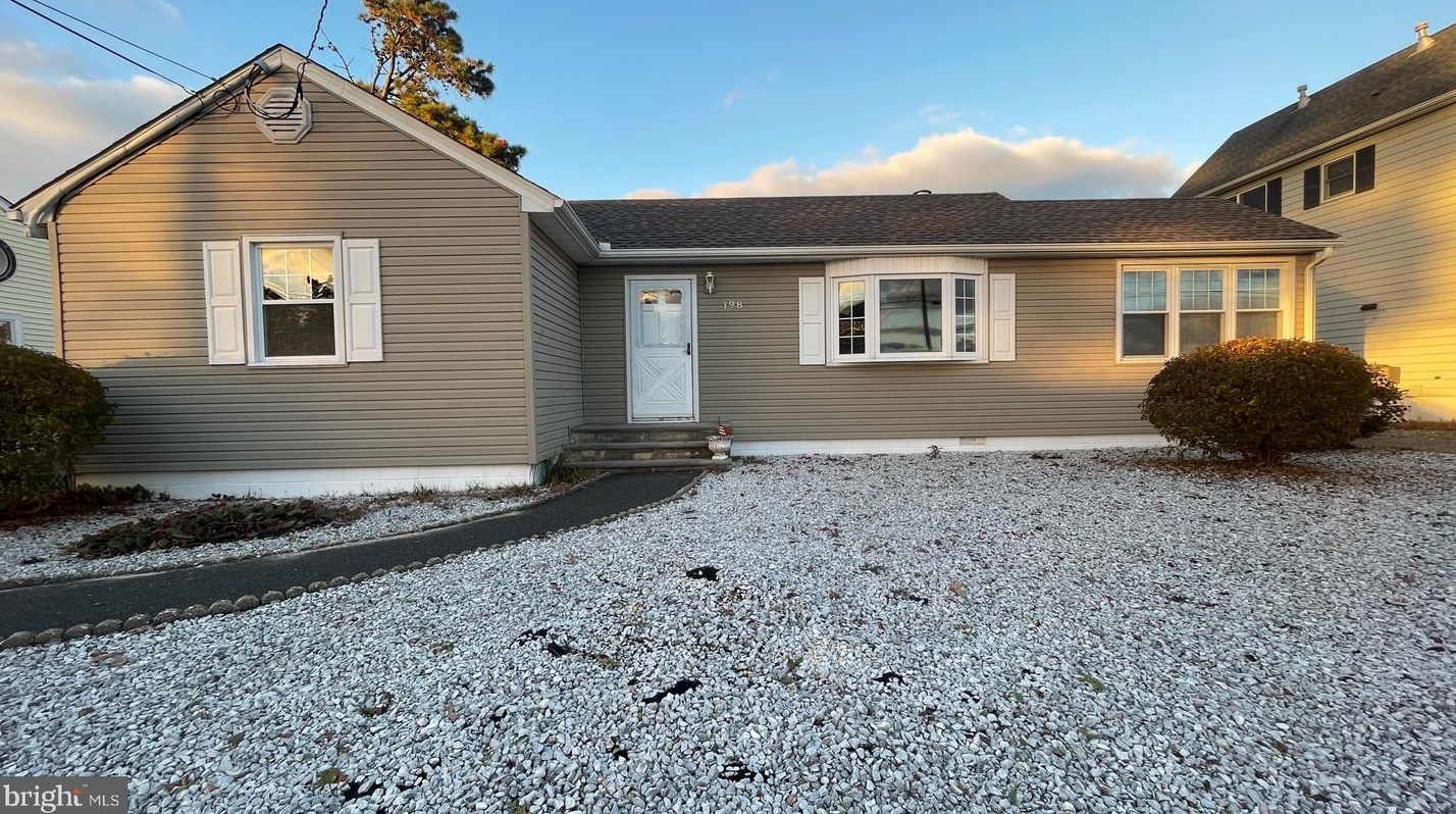198 Bay Stream Dr, Toms River NJ  08753-2573 exterior