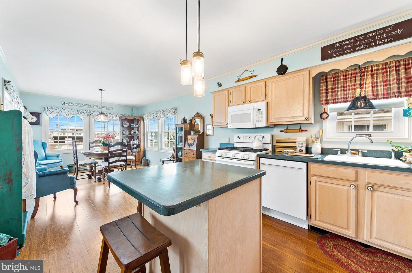 102 26th St, Long Beach Township NJ  08008-4207 exterior