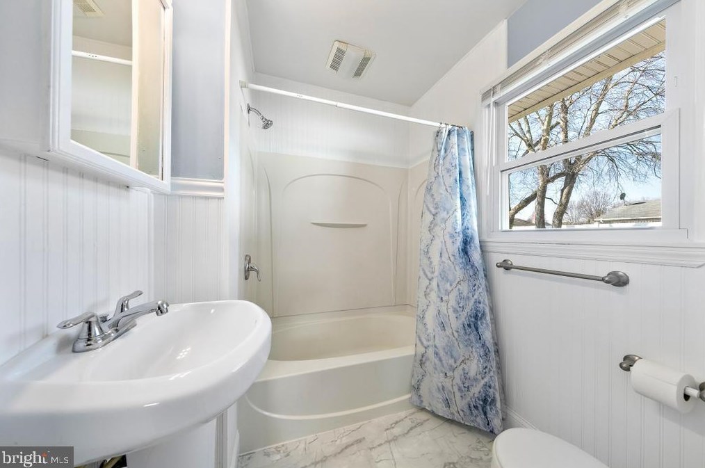 403 5th St, Waretown NJ  08758-2917 exterior