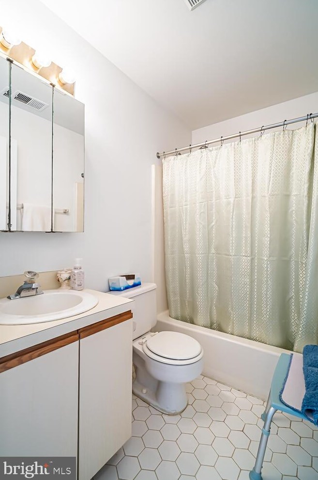 220 Mohican Ln, Tuckerton NJ  08087-1337 exterior