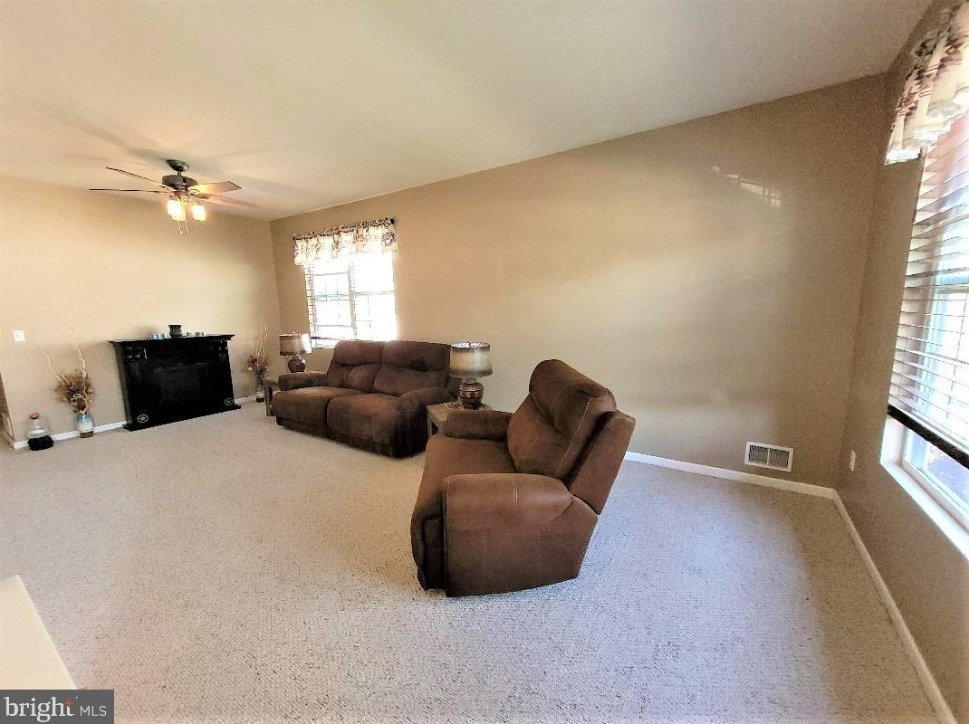 89 Briarwood Dr, Tuckerton NJ  08087-4007 exterior