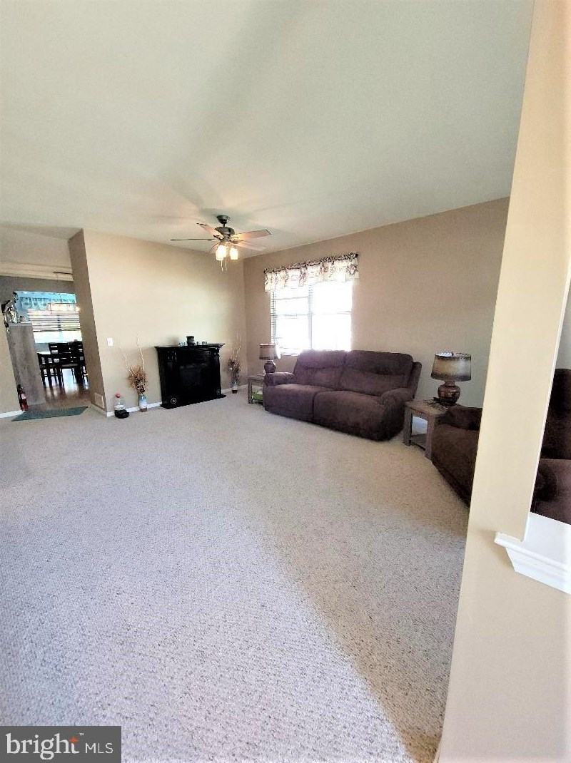 89 Briarwood Dr, Tuckerton NJ  08087-4007 exterior