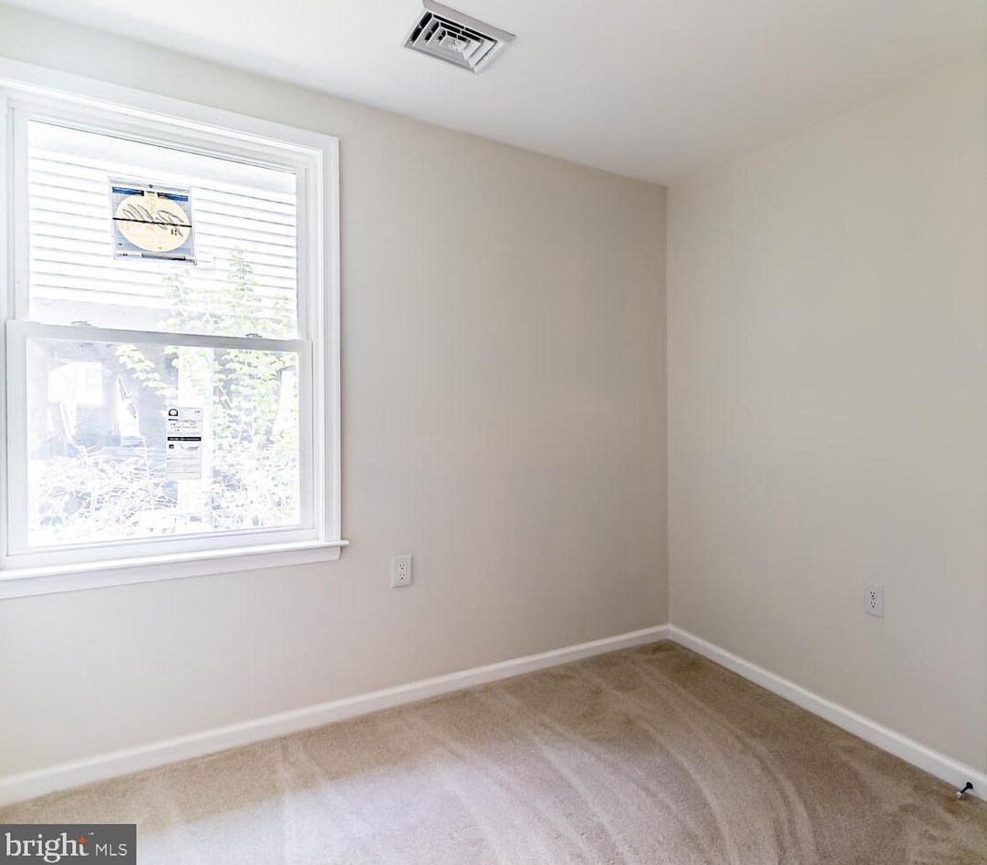 71 Admiral Dr, Tuckerton NJ  08087-2802 exterior