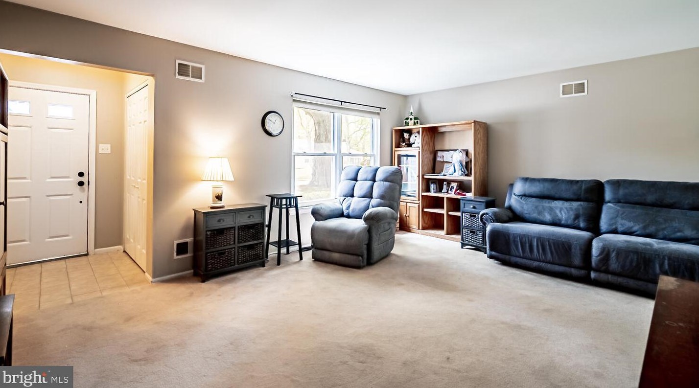 308 Lexington Dr, Tuckerton NJ  08087-1322 exterior