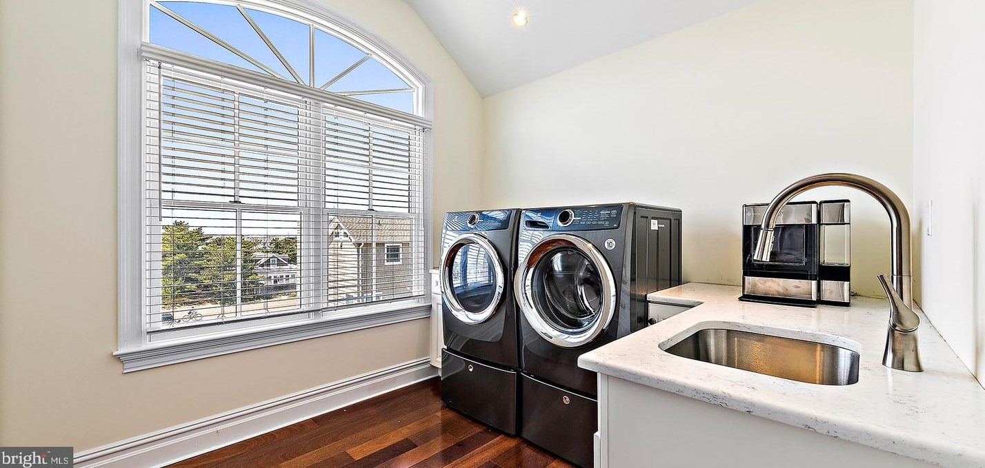 107 Jeanette Ave, Long Beach Township NJ  08008-3540 exterior