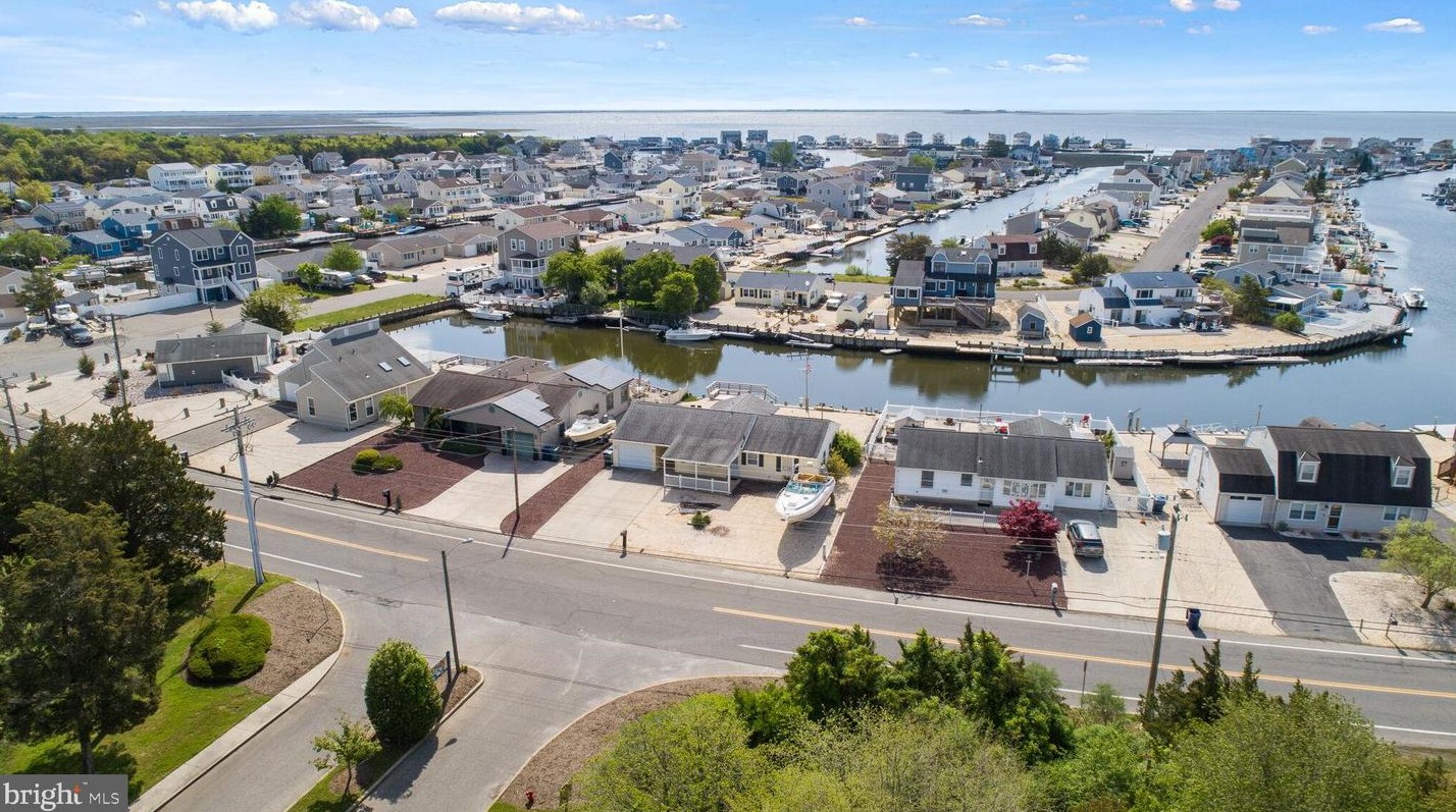 1369 Radio Rd, Tuckerton NJ  08087-1009 exterior