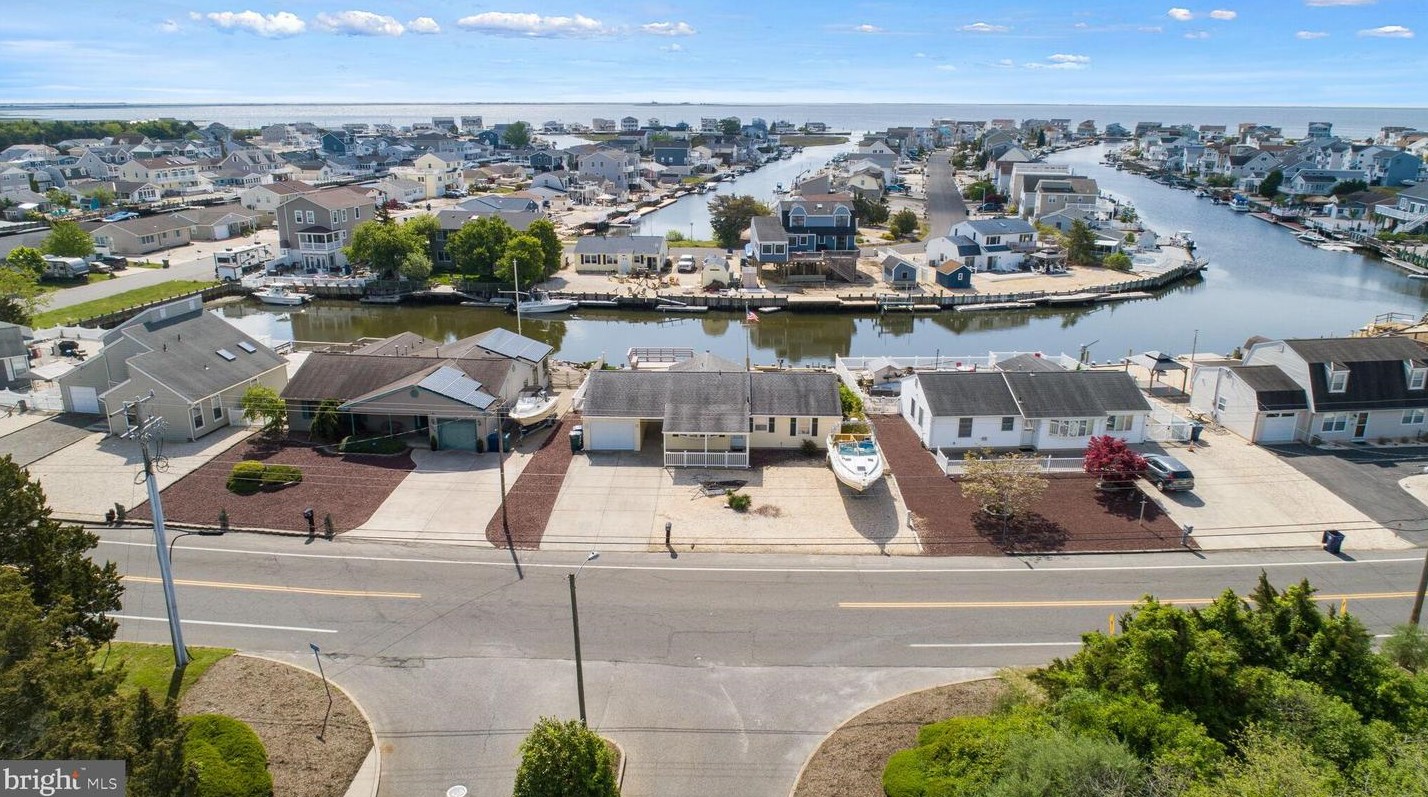 1369 Radio Rd, Tuckerton NJ  08087-1009 exterior