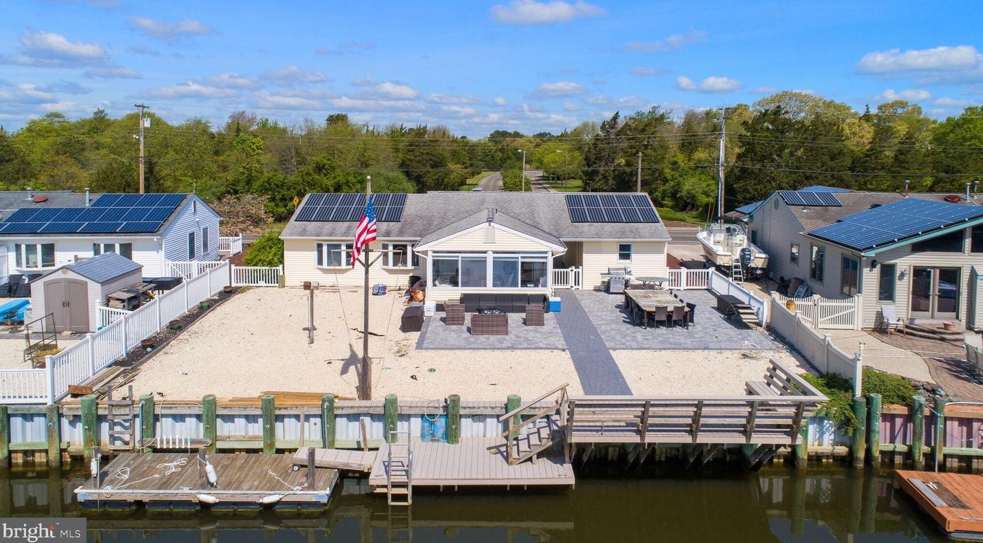 1369 Radio Rd, Tuckerton NJ  08087-1009 exterior