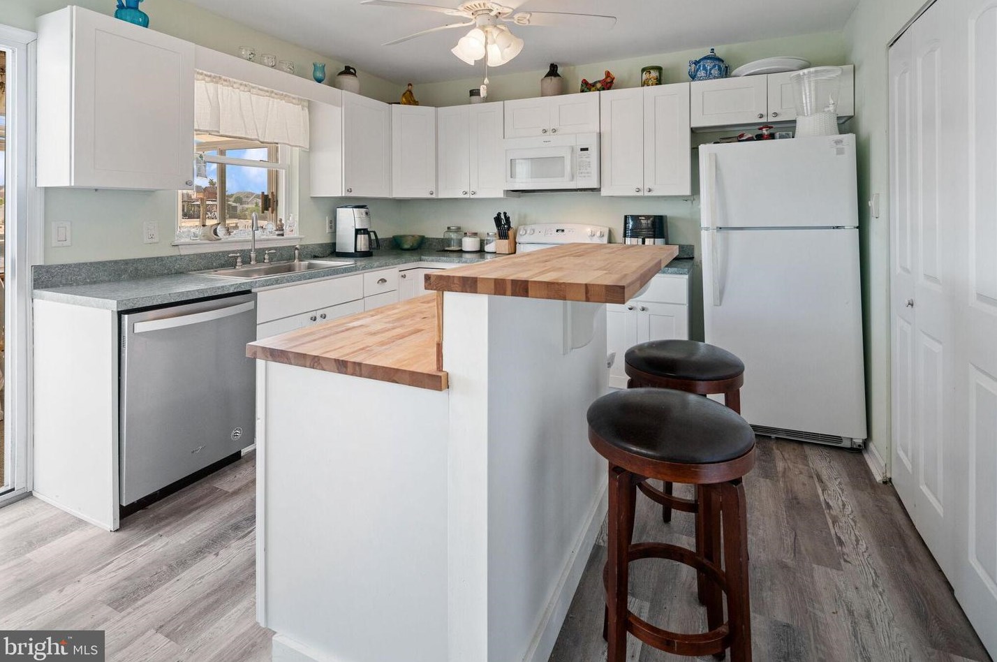 1369 Radio Rd, Tuckerton NJ  08087-1009 exterior