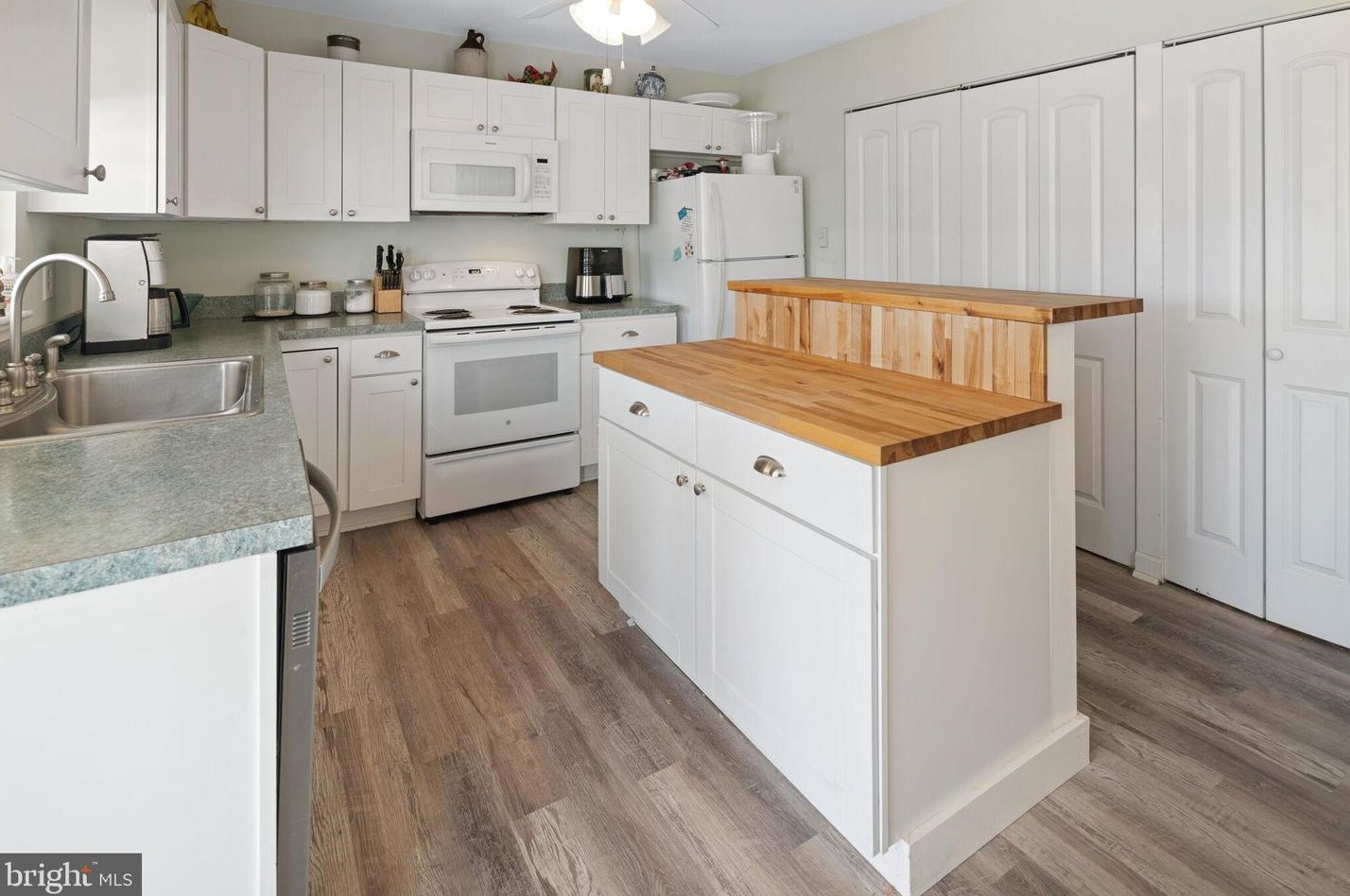 1369 Radio Rd, Tuckerton NJ  08087-1009 exterior