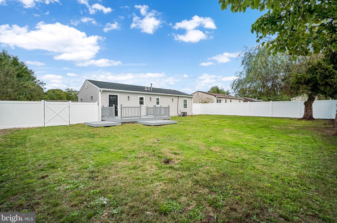 427 National Union Blvd, Tuckerton NJ  08087-1277 exterior