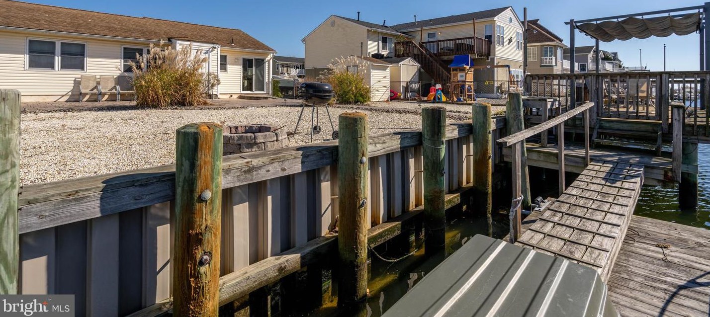 26 Louisiana Dr, Tuckerton NJ  08087-1020 exterior