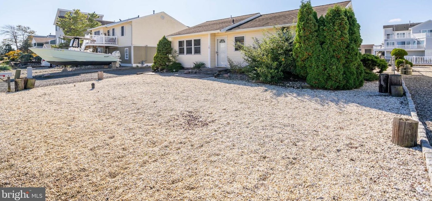 26 Louisiana Dr, Tuckerton NJ  08087-1020 exterior