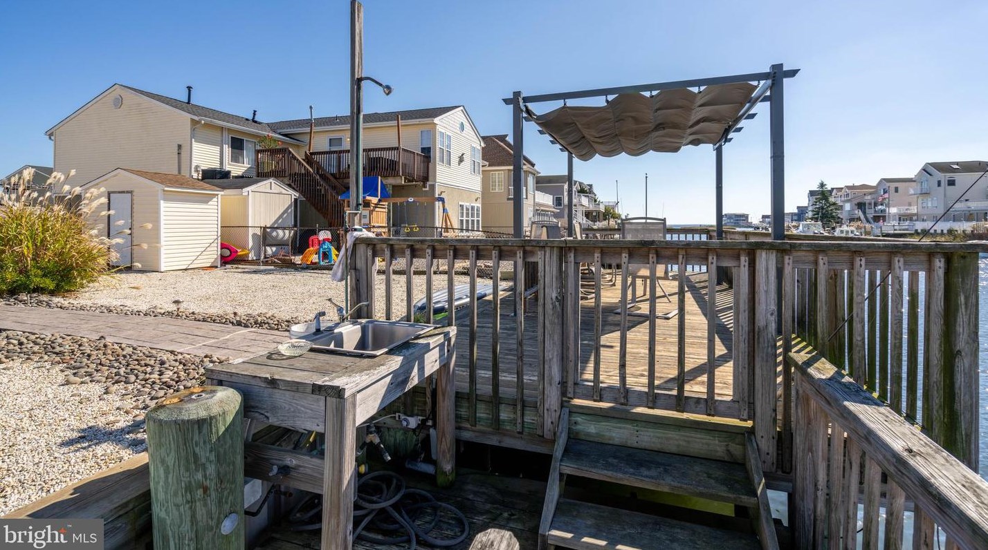 26 Louisiana Dr, Tuckerton NJ  08087-1020 exterior
