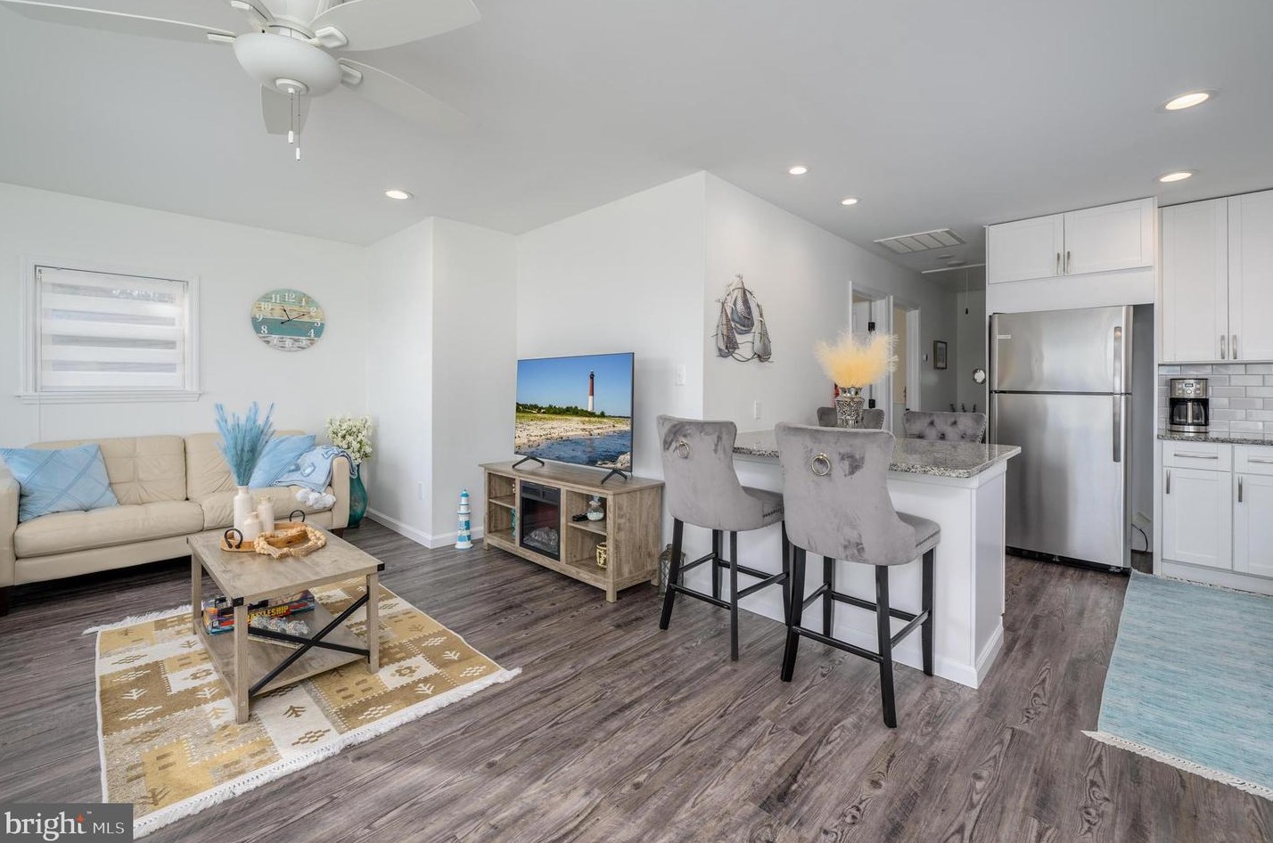 41 Los Angeles Dr, Tuckerton NJ  08087-1211 exterior
