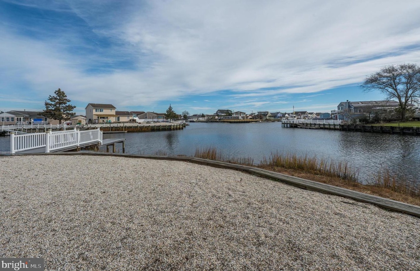 41 Los Angeles Dr, Tuckerton NJ  08087-1211 exterior