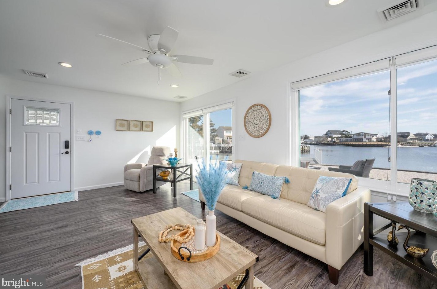 41 Los Angeles Dr, Tuckerton NJ  08087-1211 exterior