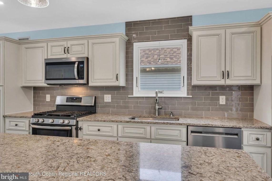 2342 Mount Hood Ln, Toms River NJ  08753-1521 exterior