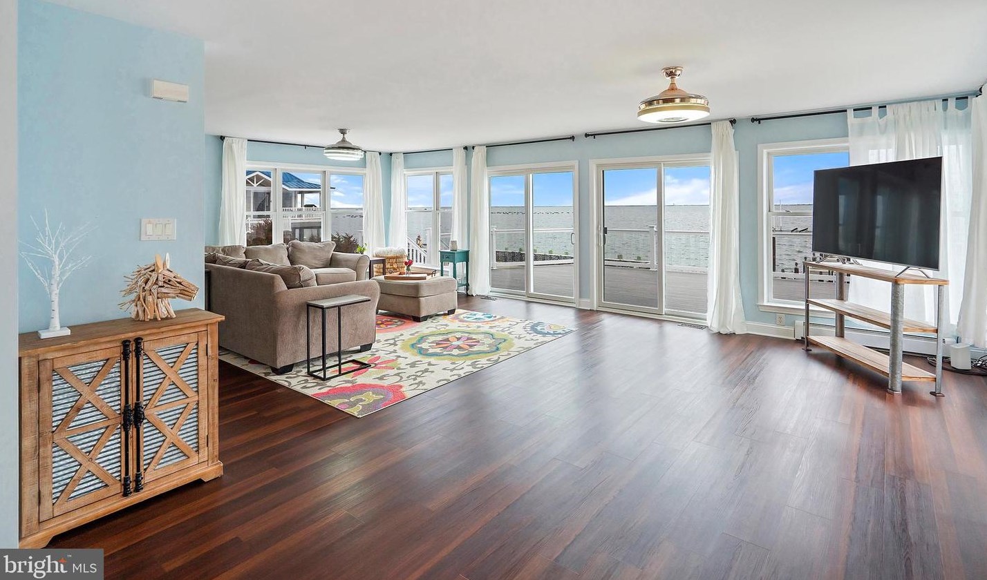 250 Heron Rd, Tuckerton NJ  08087-2410 exterior
