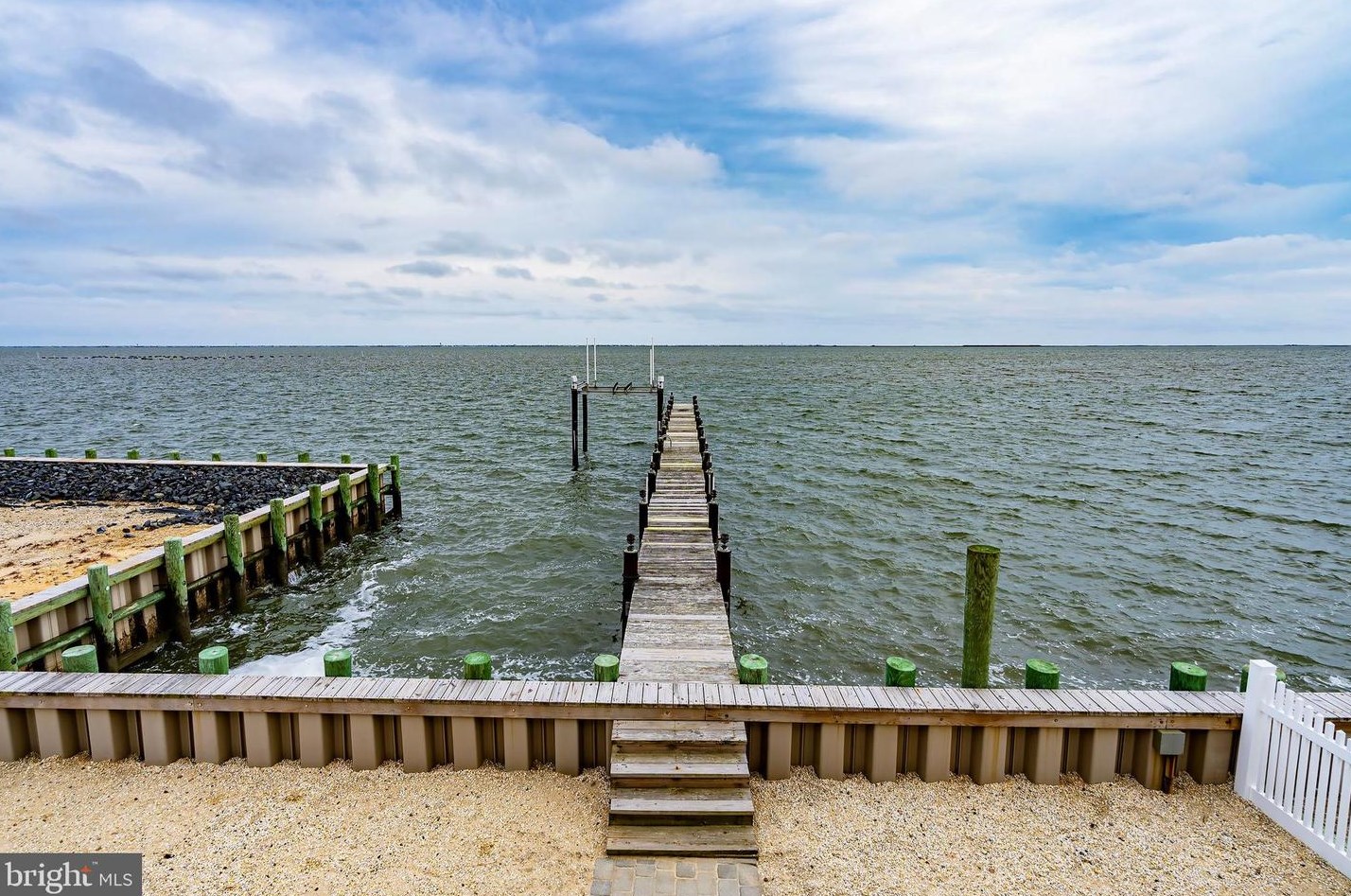 250 Heron Rd, Tuckerton NJ  08087-2410 exterior