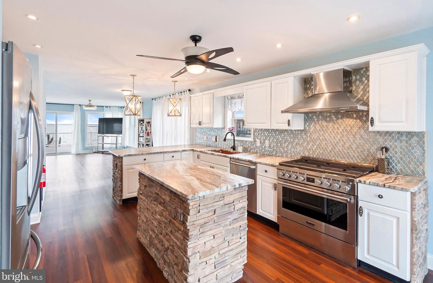 250 Heron Rd, Tuckerton NJ  08087-2410 exterior