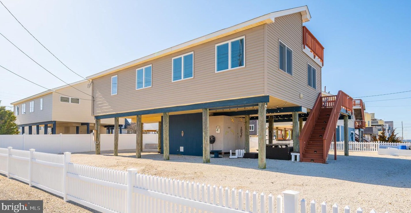 2 Connecticut Ave, Long Beach Township NJ  08008-3413 exterior