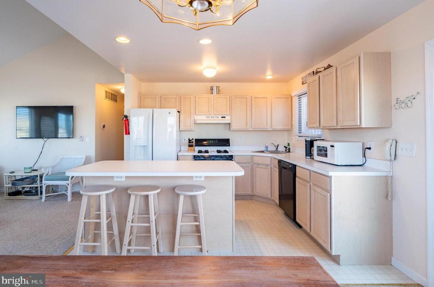 2 Connecticut Ave, Long Beach Township NJ  08008-3413 exterior