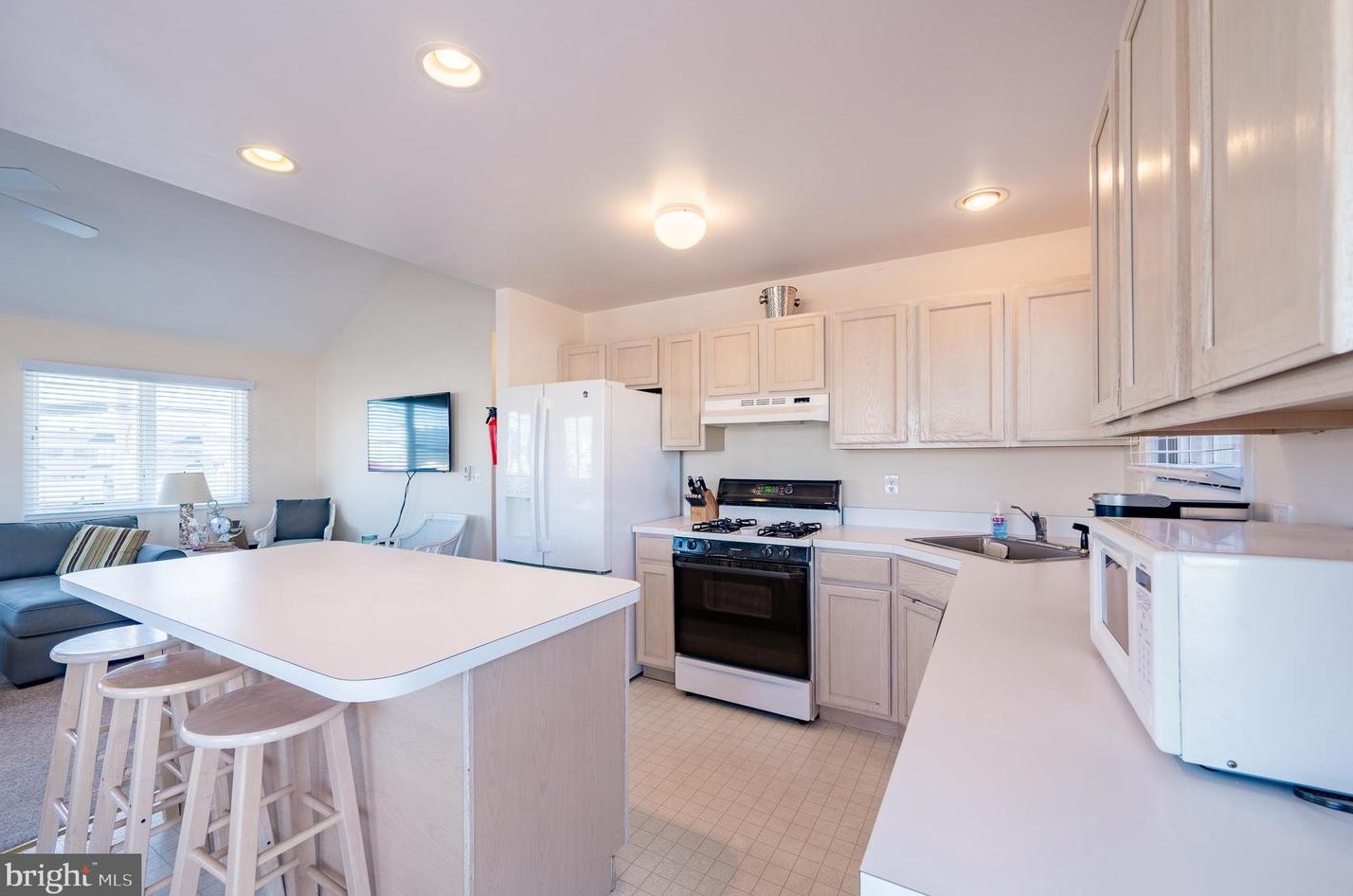 2 Connecticut Ave, Long Beach Township NJ  08008-3413 exterior