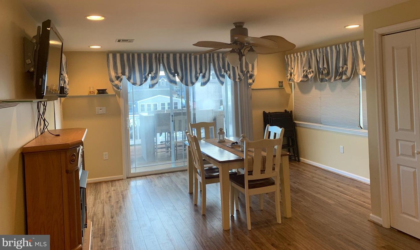15 Louisiana Dr, Tuckerton NJ  08087-1021 exterior