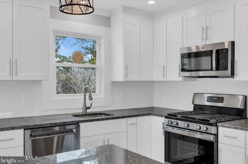 22 Edinburgh Dr, Toms River NJ  08757-4510 exterior