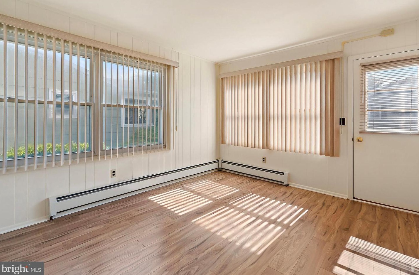 25 Willoughby Ct, Toms River NJ  08757-4701 exterior