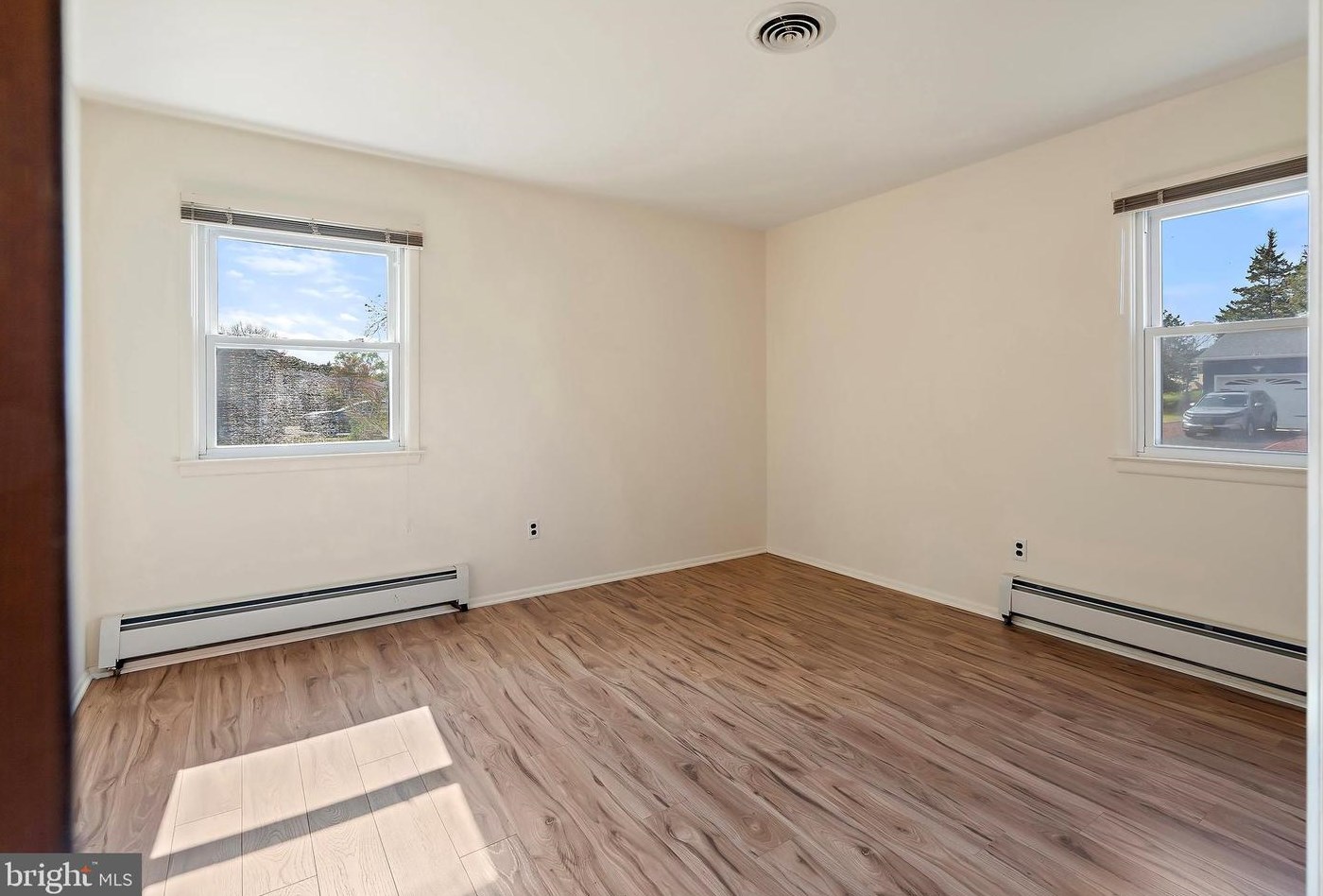 25 Willoughby Ct, Toms River NJ  08757-4701 exterior