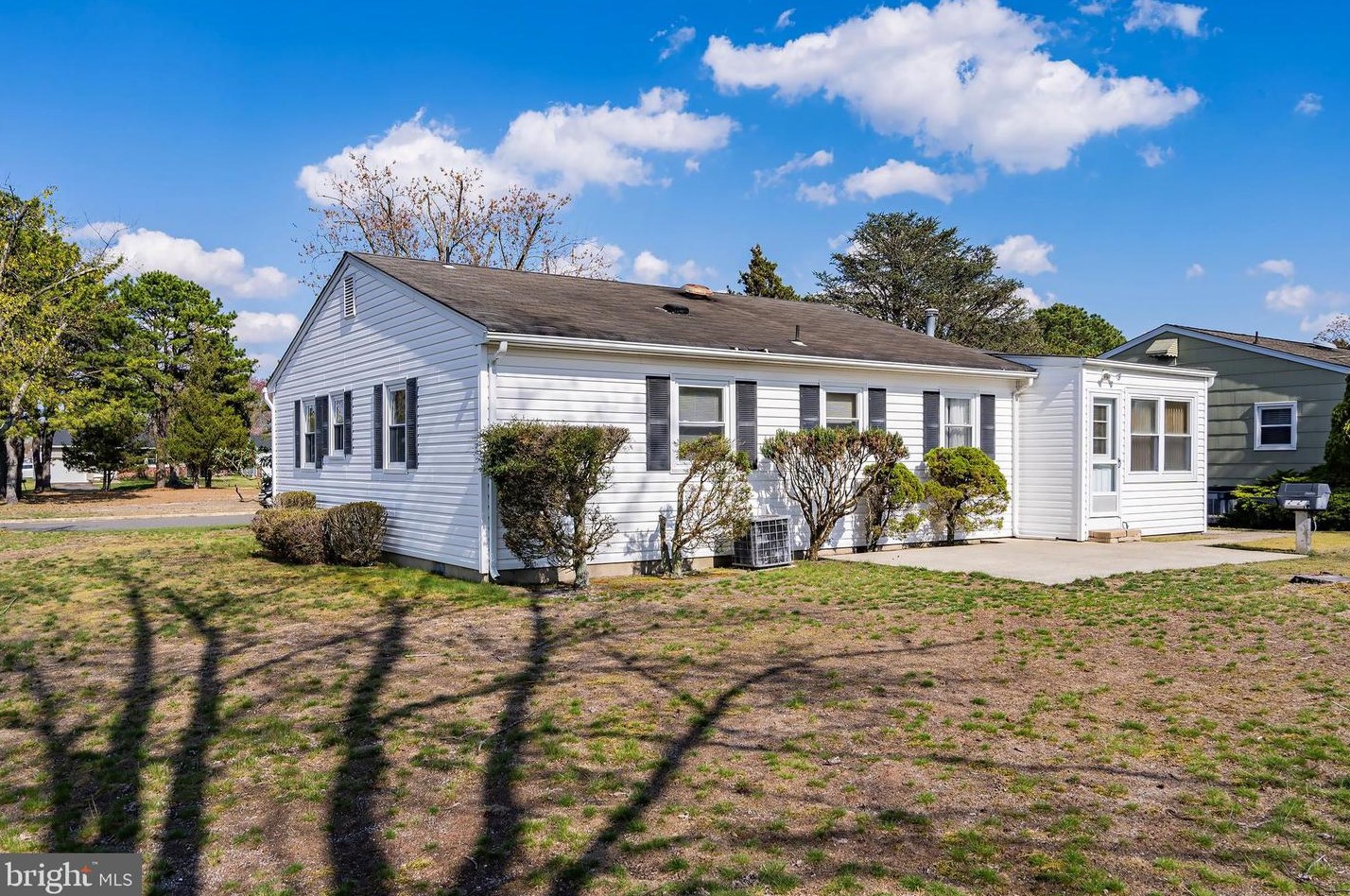 25 Willoughby Ct, Toms River NJ  08757-4701 exterior