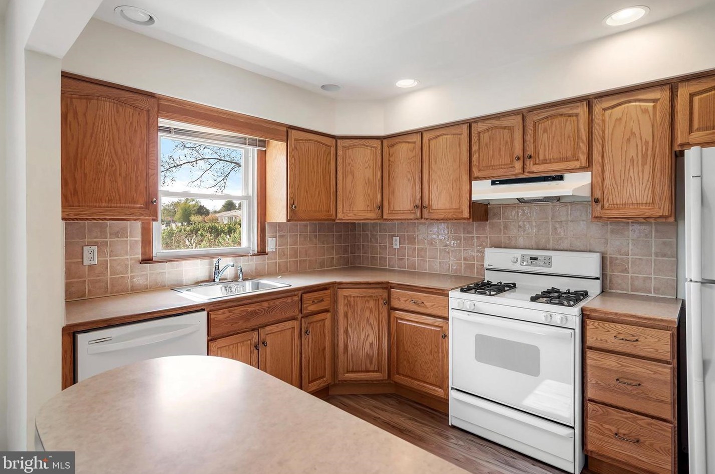 25 Willoughby Ct, Toms River NJ  08757-4701 exterior