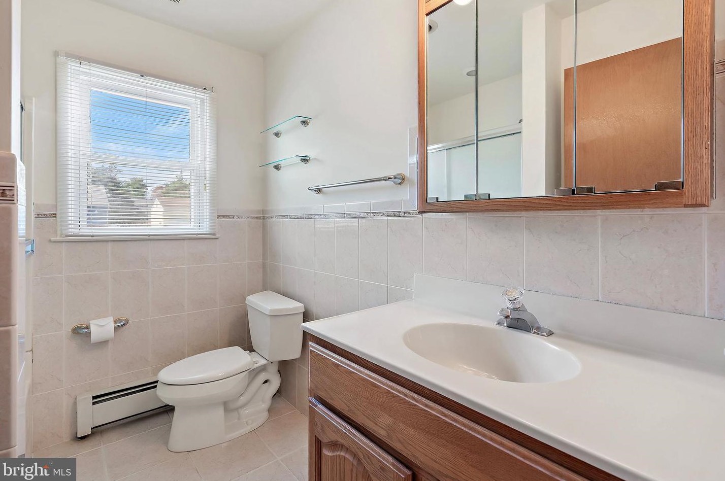 25 Willoughby Ct, Toms River NJ  08757-4701 exterior