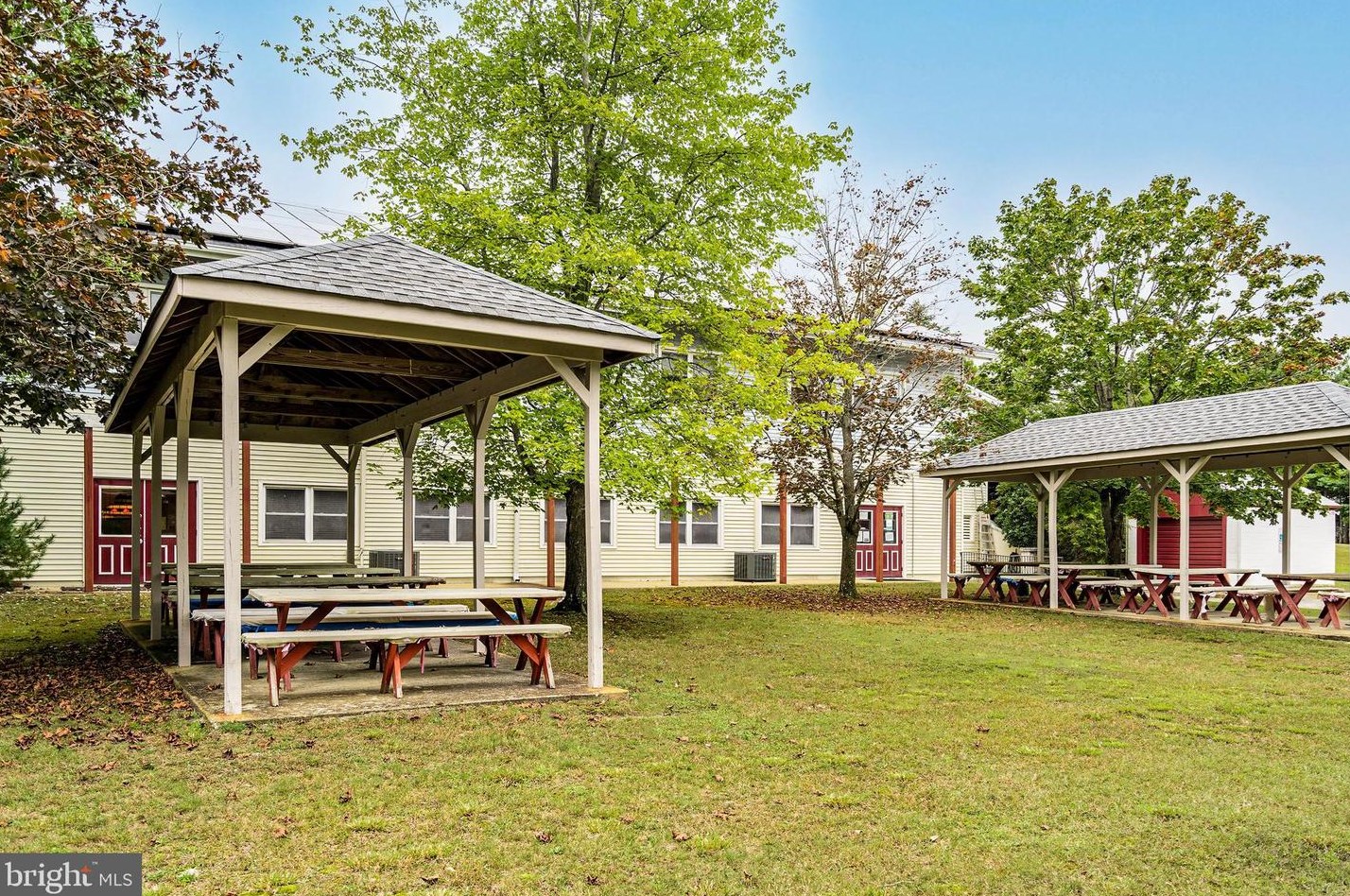 25 Willoughby Ct, Toms River NJ  08757-4701 exterior