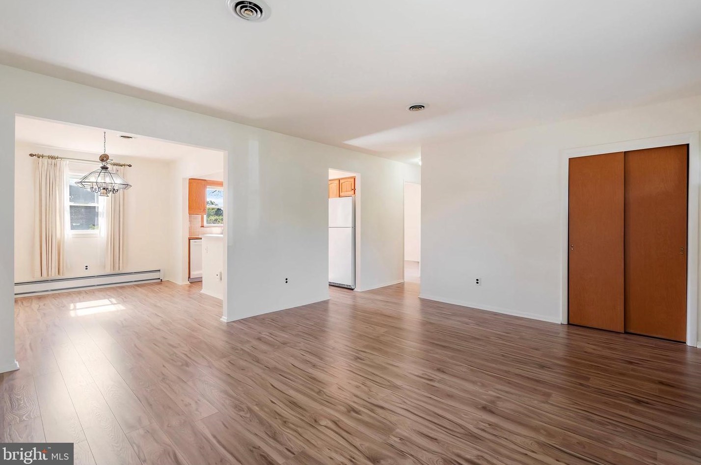25 Willoughby Ct, Toms River NJ  08757-4701 exterior