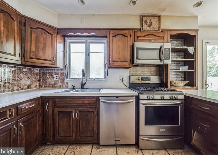 10 Baldwin Ter, Wayne NJ 07470-3653 exterior