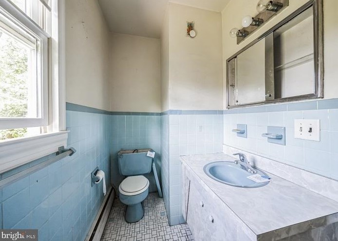 10 Baldwin Ter, Wayne NJ 07470-3653 exterior