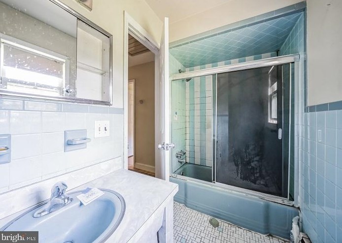 10 Baldwin Ter, Wayne NJ 07470-3653 exterior